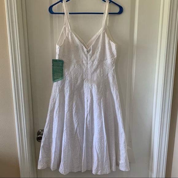 New Beautiful white dress - Picture 2 of 7